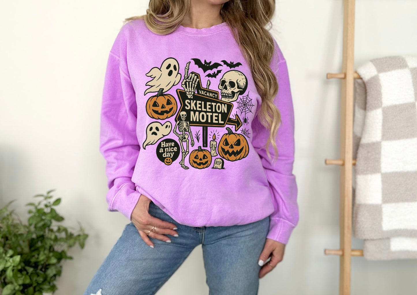 Skelton Inn Women’s Crewneck