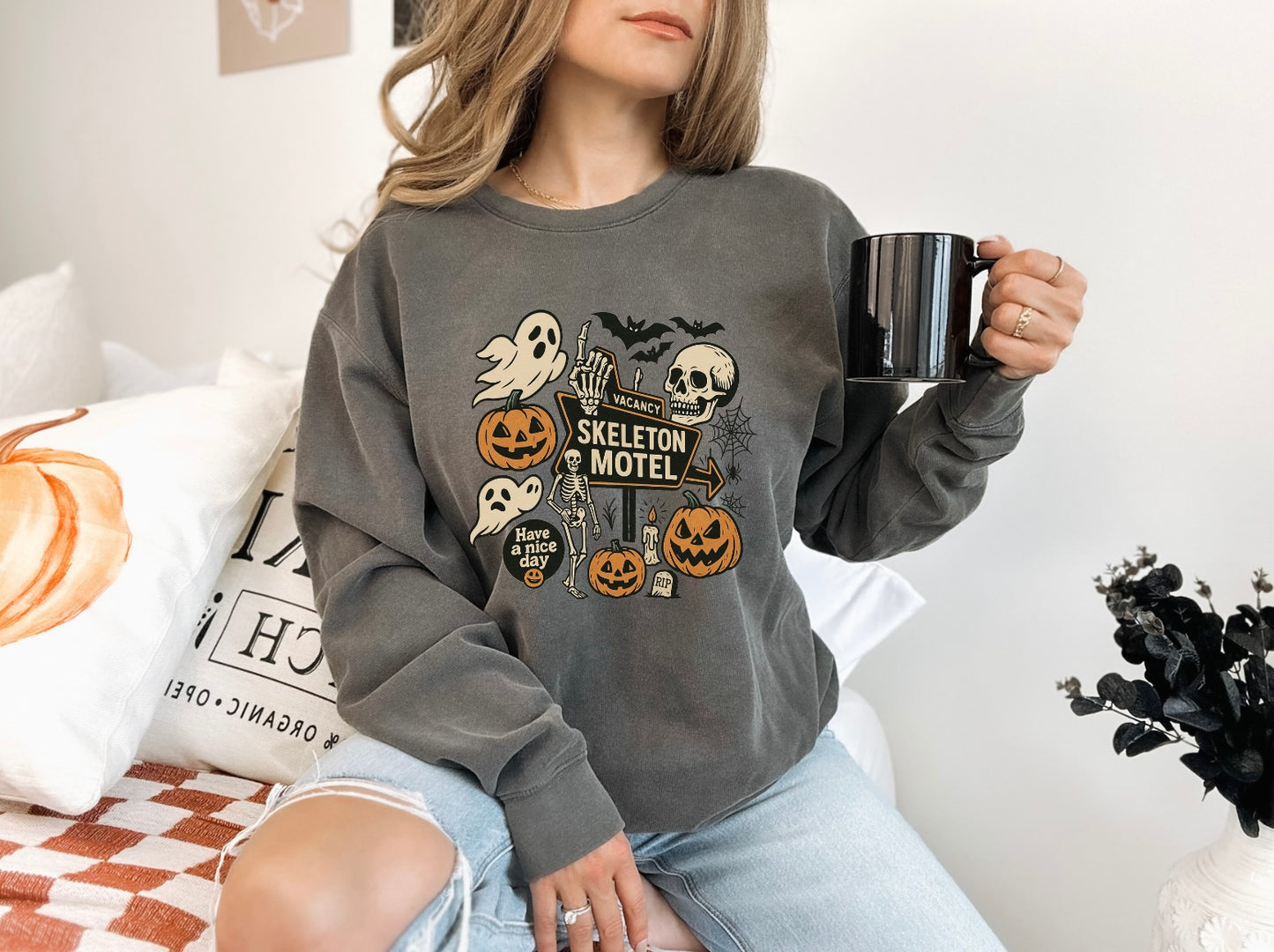 Skelton Inn Women’s Crewneck