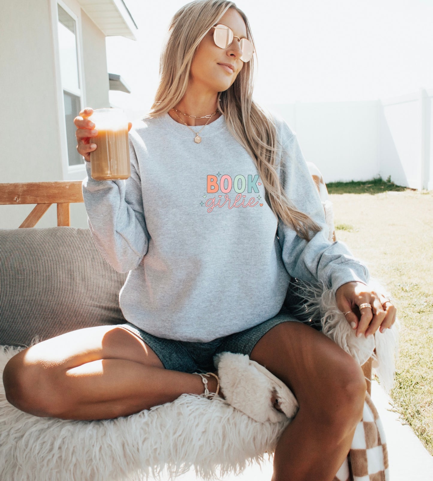 Book Girlie Crewneck