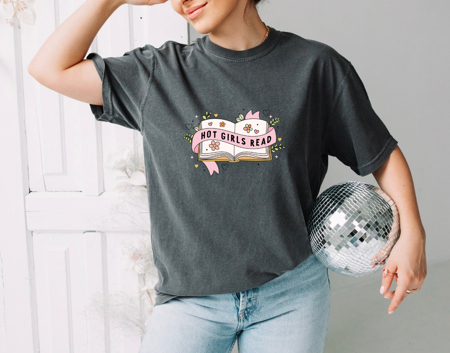 Hot Girls Read Tee