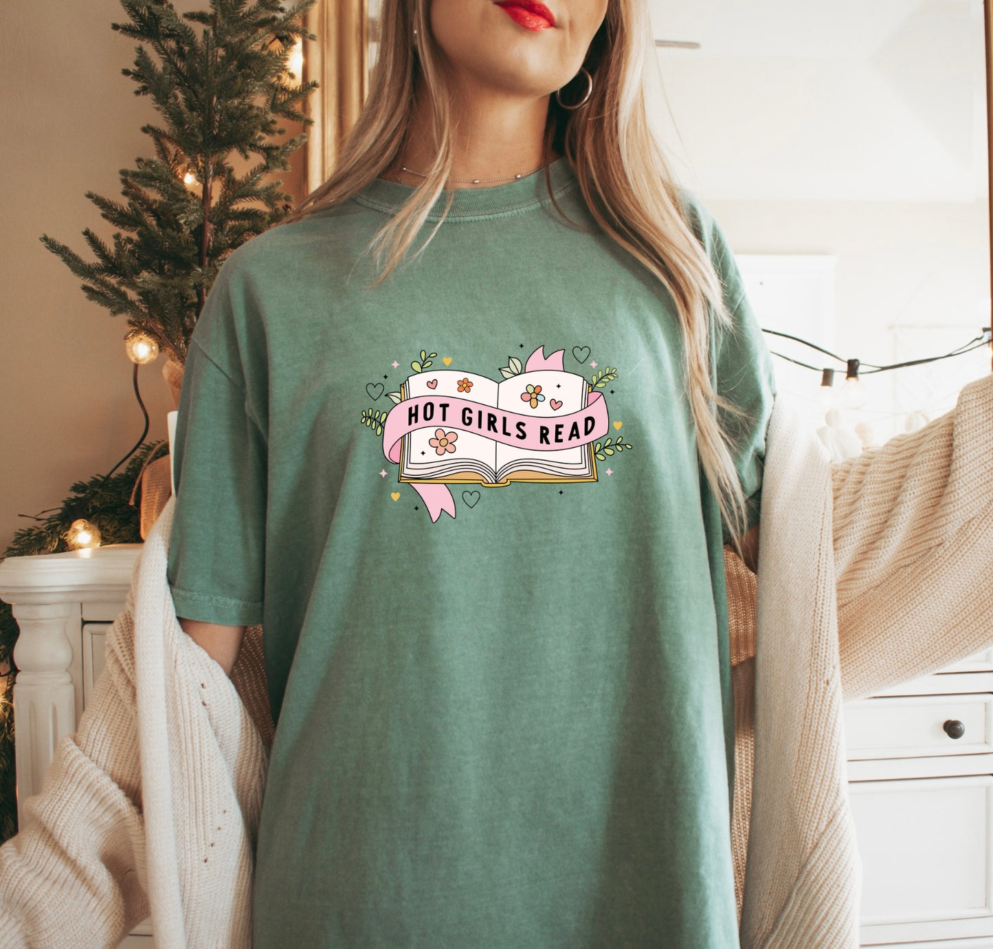 Hot Girls Read Tee